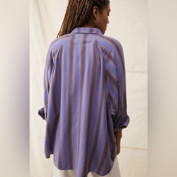 ✨ UO Brendan Drapey Button-Down Shirt - Size Small ✨ - Picture 3 of 7